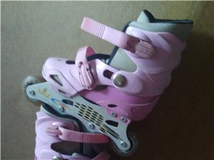 出售9成新轮滑鞋